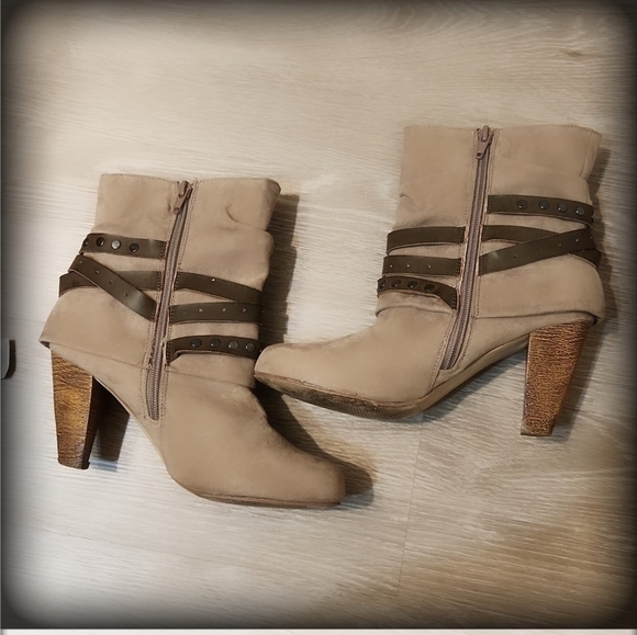 Madden Girl Woman's Boots Size 7 New - Picture 2 of 7